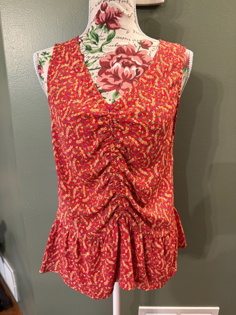 Pleione Red Floral Ruched V-Neck Tank Top